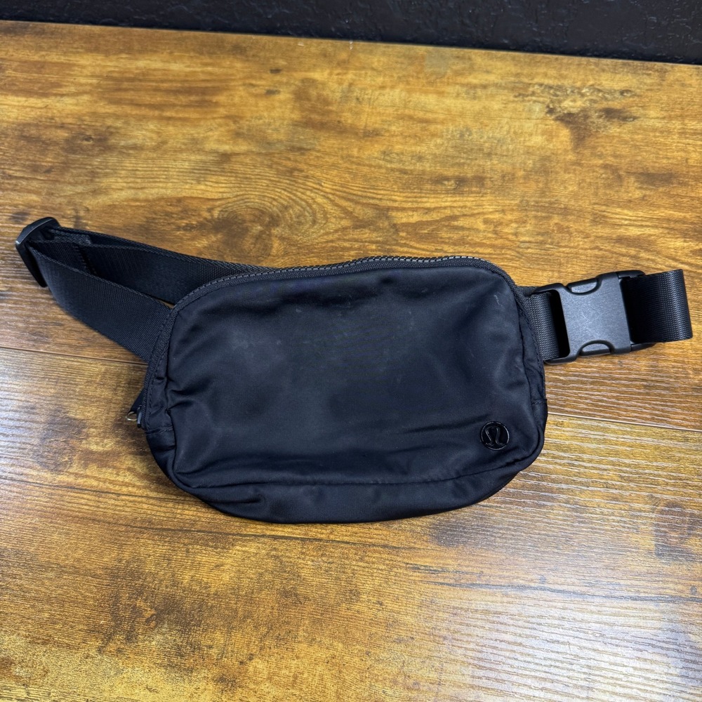 Lululemon Everywhere Belt‎ Bag LU9ASLS Black Nylon Waist Pack Unisex 1L OS